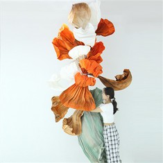 오렌지 페이퍼 아트 설치